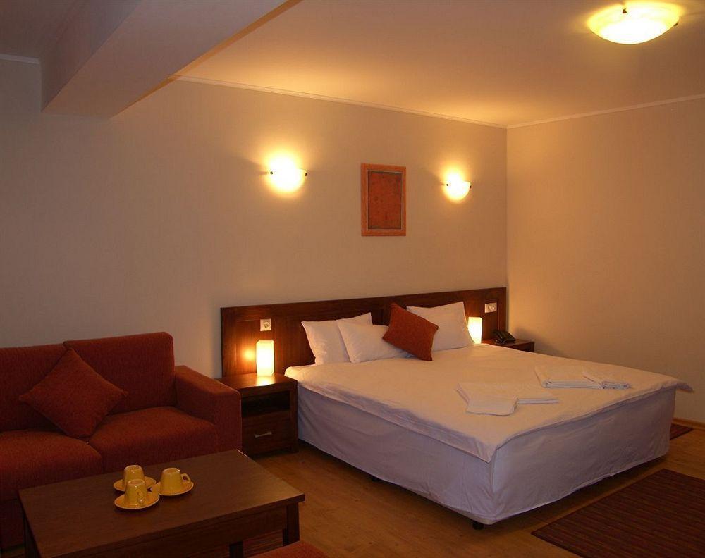 Smilen Hotel
